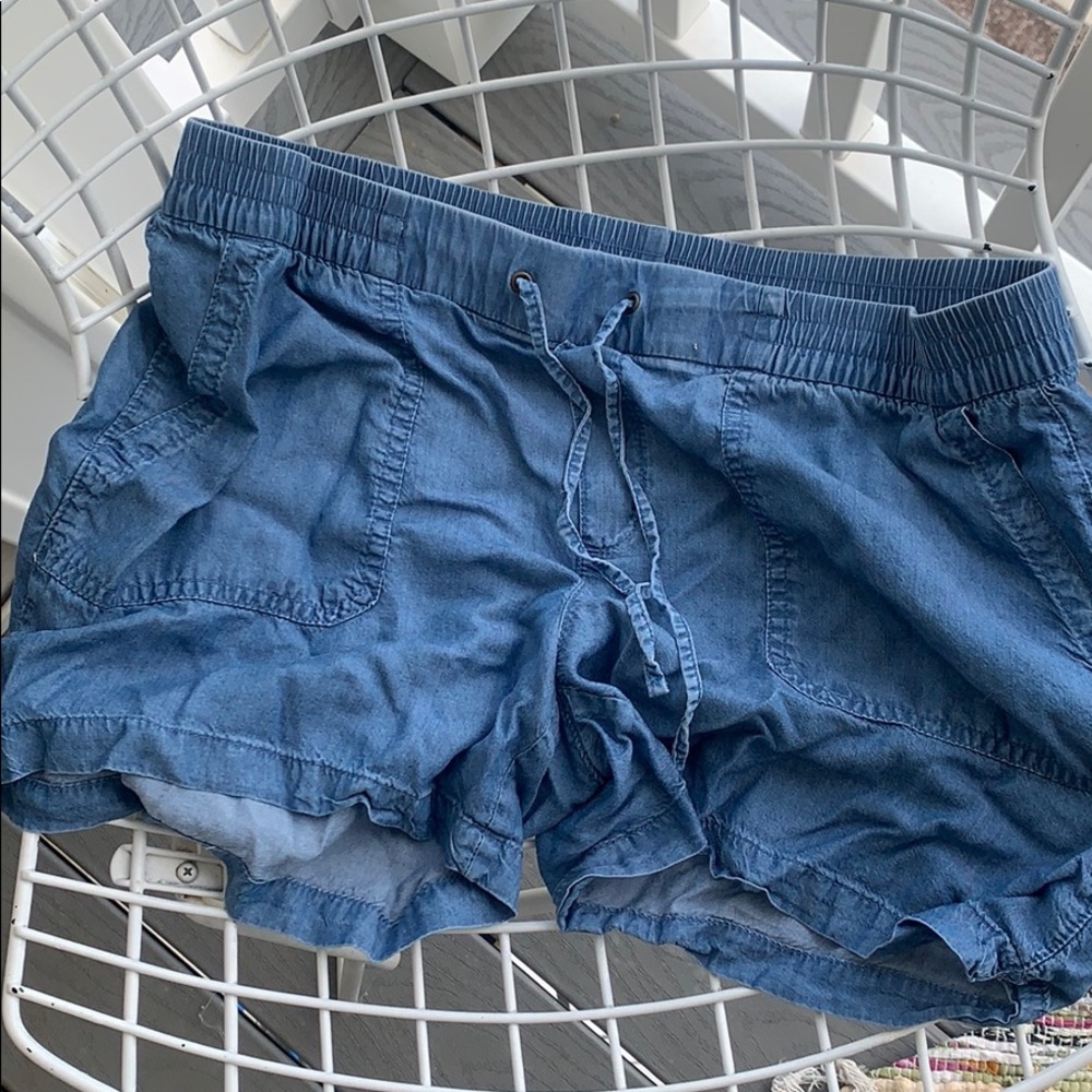 Woman’s old navy shorts. Size large